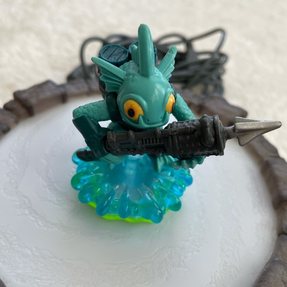 Skylander And Characters Bundle - Picture 3 of 16